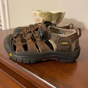 Keens Size 9 Toddler